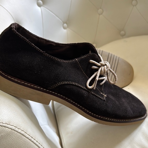 Brown and Tan Oxfords with Classic Lacing and Comfortable Fit - Picture 6 of 9